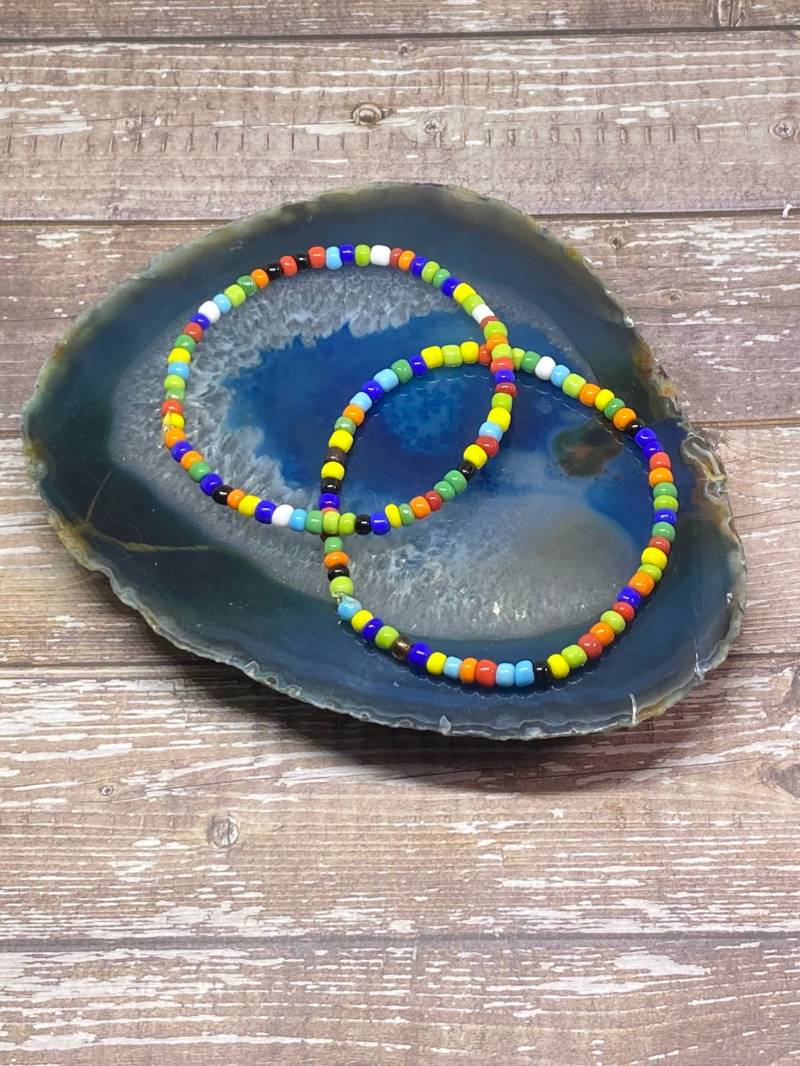 Regenbogen Samen Perlen Stretch Armband Set Bunt Handgefertigter Schmuck von DawnsBeadsDesigns