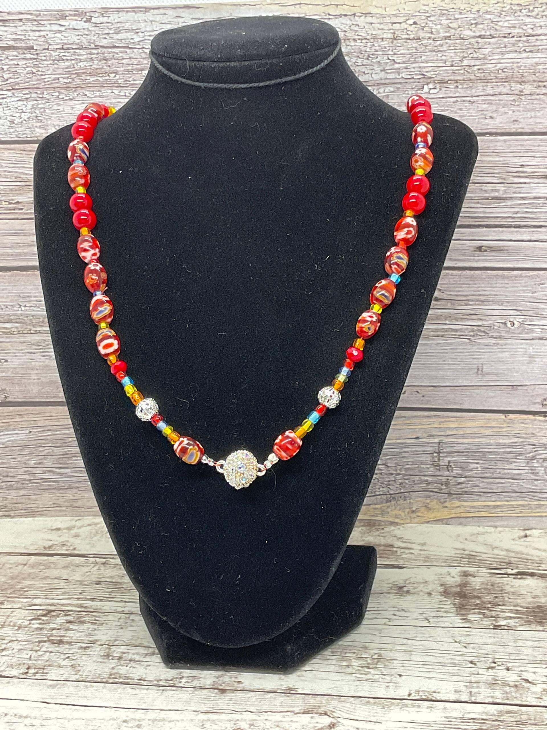 Regenbogen Und Kirschrote Strass Perlen Halskette Handgemacht Regenbogen Und Kirschrote Strass Perlen Halskette Handgemacht von DawnsBeadsDesigns