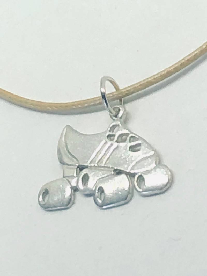 Retro Rollschuh-Anhänger-Halskette - Verstellbare Perlenhalskette von DawnsBeadsDesigns