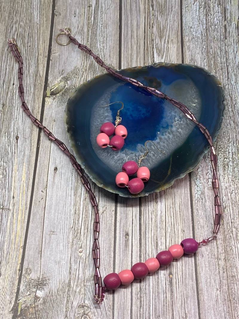 Rosa Holzperlen Halskette Set Stiftperlen, Handgemacht von DawnsBeadsDesigns