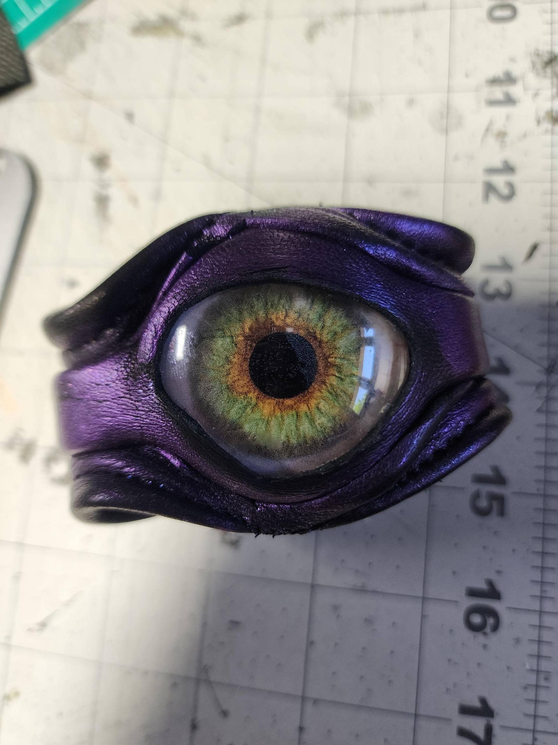 Gruselig Gruselig Lustige Gothic Augapfel Manschette Unisex von DawnsLeatherTreasure