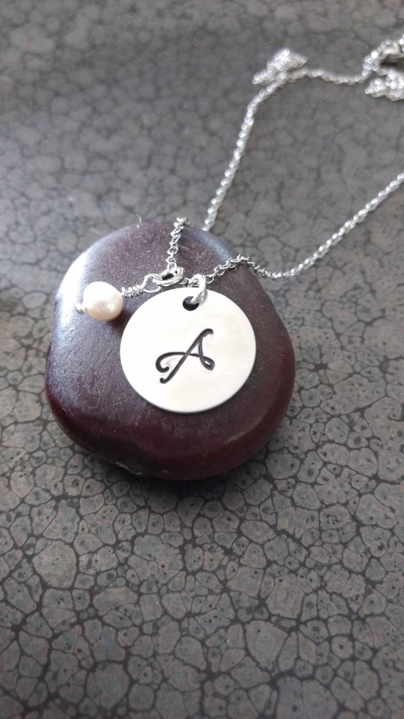 Benutzerdefinierte Kursive Anfangshalskette, Silberner Anfangsschmuck von DawnsMetalDesigns