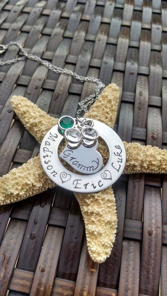 Oma Halskette Mit Namen Und Geburtssteinen von DawnsMetalDesigns