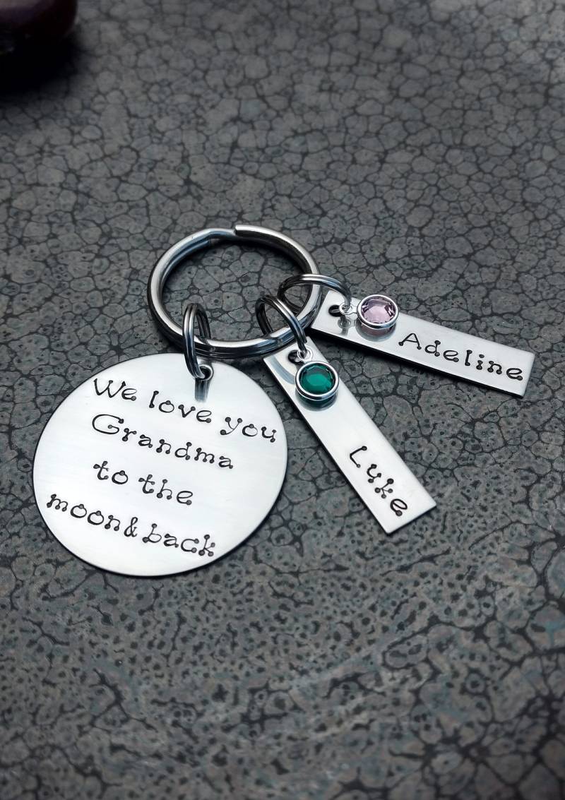 Oma Schlüsselanhänger Personalisiertes Geschenk Mit Namen Und Geburtssteinen Der Enkelkinder von DawnsMetalDesigns