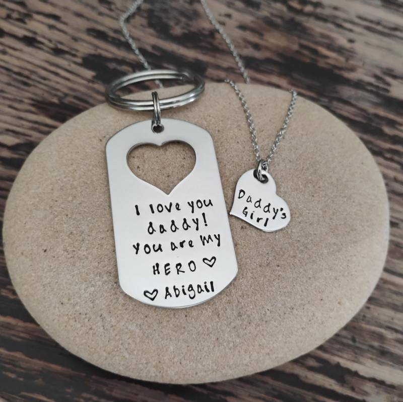 Papa Tochter Geschenk - Personalisierter Schlüsselanhänger Für Halskette von DawnsMetalDesigns