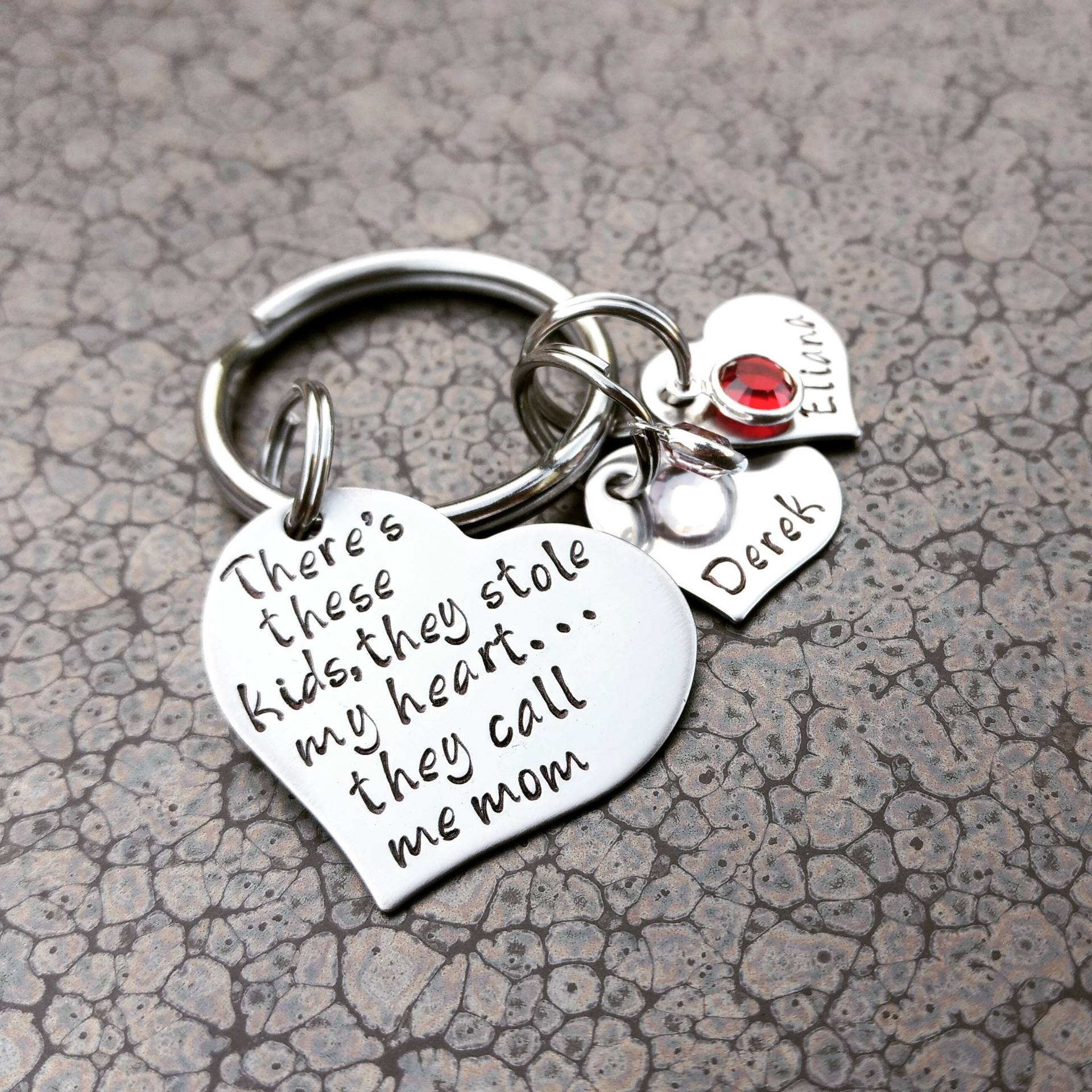 Personalisierte Herz-Schlüsselanhänger Für Mama, Namen Der Kinder Keychain Mit Birthstones, Geschenk Des Mutter Tages von DawnsMetalDesigns