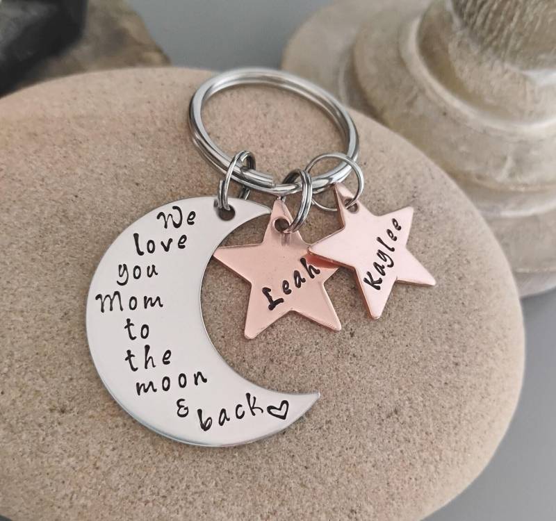 Personalisierte Mom Schlüsselbund Mit Kinder Namen Mond Und Stern Charms von DawnsMetalDesigns