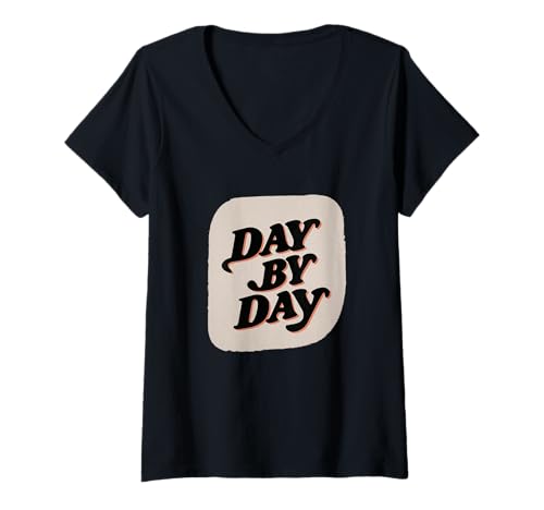 Damen Hübsches Tag für Tag Kostüm für Jungen und Mädchen T-Shirt mit V-Ausschnitt Damen Hübsches Tag für Tag Kostüm für Jungen und Mädchen T-Shirt mit V-Ausschnitt von Day by Day Outfit