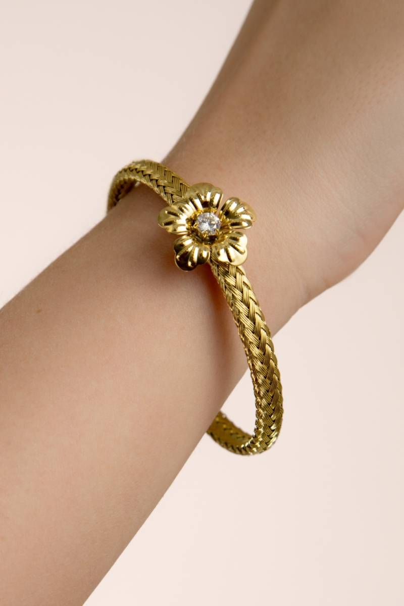 Flower Armband in Gold. von Day&Eve by Go Dutch Label