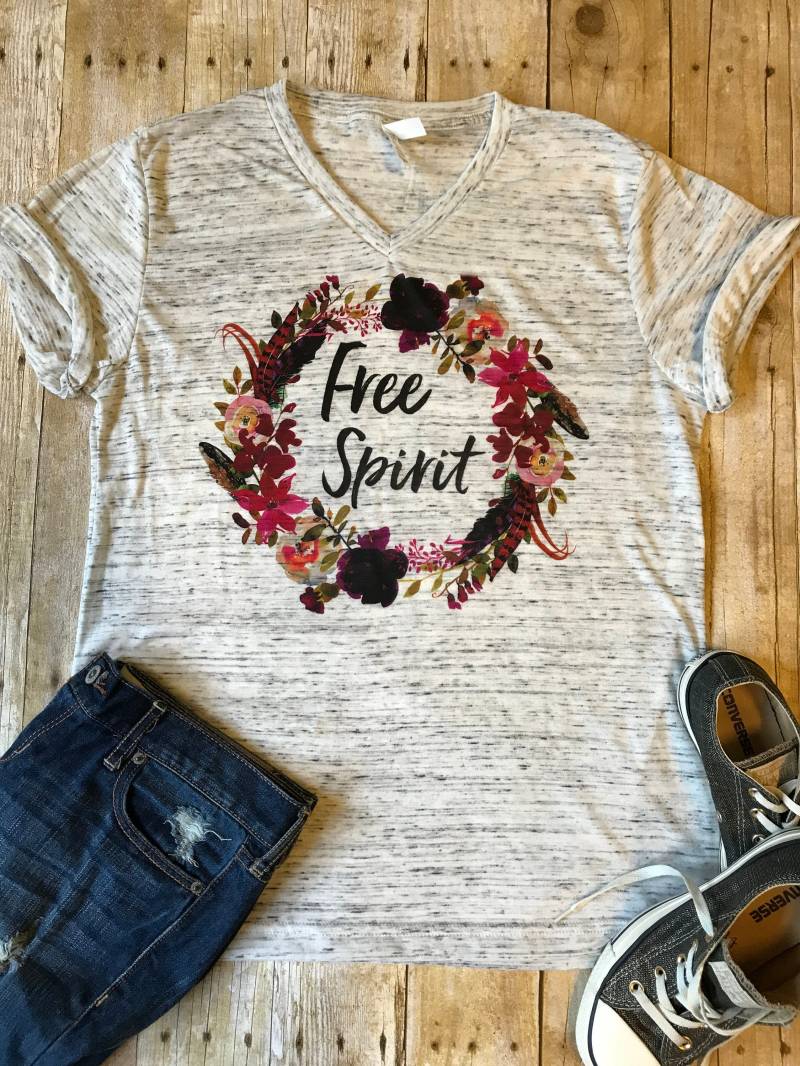 Free Spirit Shirt Training Yoga Boho T-Shirt Tumblr Strand T Trendige Geburtstag Geschenk Floral-T-Shirt von DaydreamDesignUS