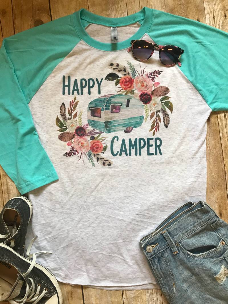 Original Glücklich Camper Shirt Für Frau Camping Geschenk Ihr Mama Türkis Raglan Boho Bday von DaydreamDesignUS
