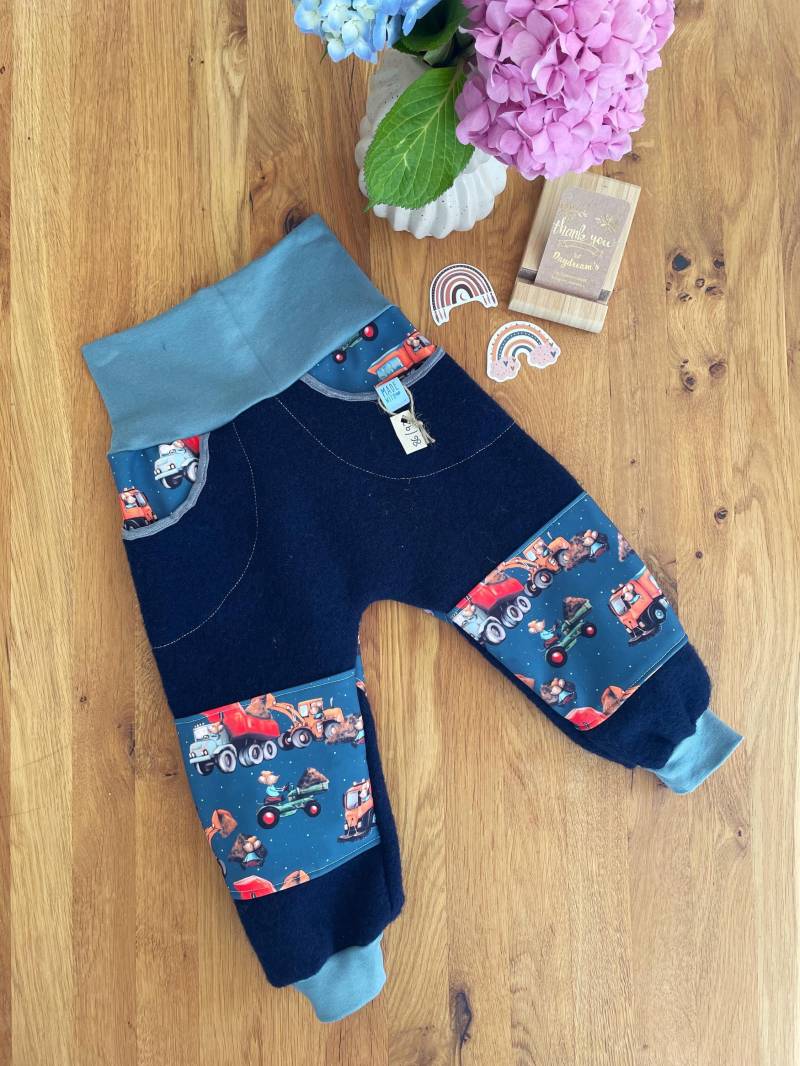 Handmade 100% Wollwalk Pumphose Mit Hosentaschen/Bagger Lkw Mäuse Baustelle Wasserabweisende Softshellpatches Am Po Und Den Knien Blau von DaydreamsShopDE