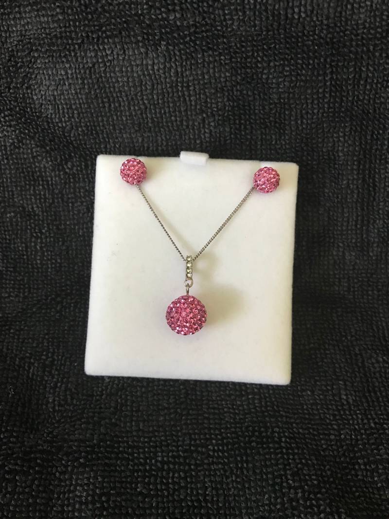 Swarovski Kristall Anhänger & Passende Ohrringe Swarovski Kristall Anhänger & Passende Ohrringe von Daysharvu