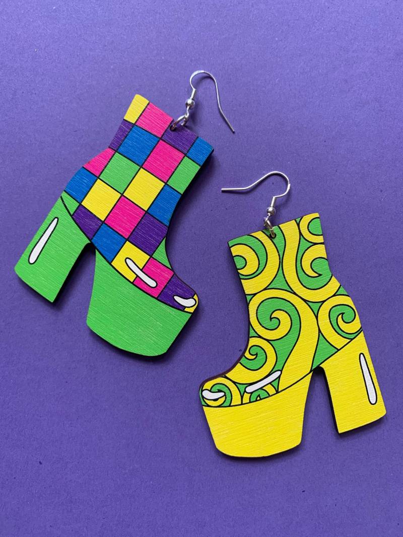 Electric Boots Baumeln Ohrringe | Swirl Und Karo - Witzige Statement Ohrringe, Groß, Leicht von DazzleAndJolt