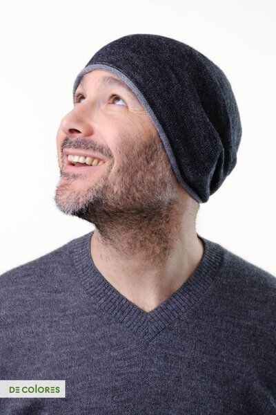 De Colores dünne Mütze, glatter Rechtsstrick mit Rollrand, zweifarbig von De Colores