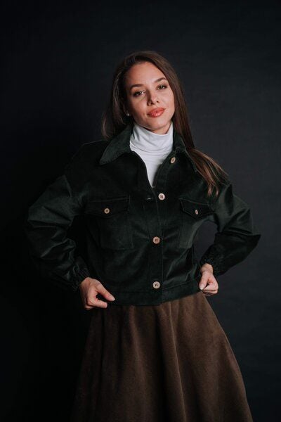 De IONESCU Cordjacke für Damen – weiche Textur, natürliche Wärme, müheloser Stil von De IONESCU