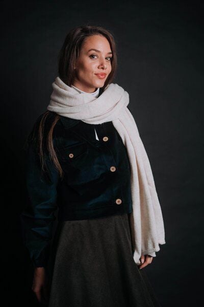 De IONESCU Cordjacke für Damen – weiche Textur, natürliche Wärme, müheloser Stil von De IONESCU