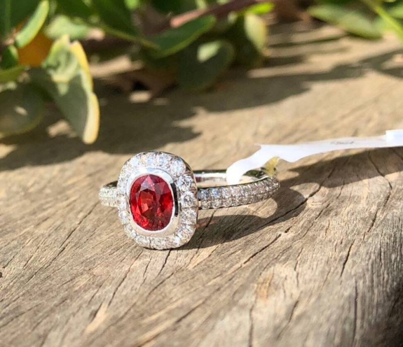 Roter Saphir&brillanten-Ring von DeChlen