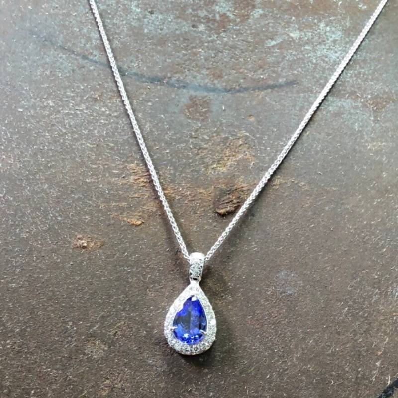 Tropfenförmiger Tansanit Anhänger von DeChlen