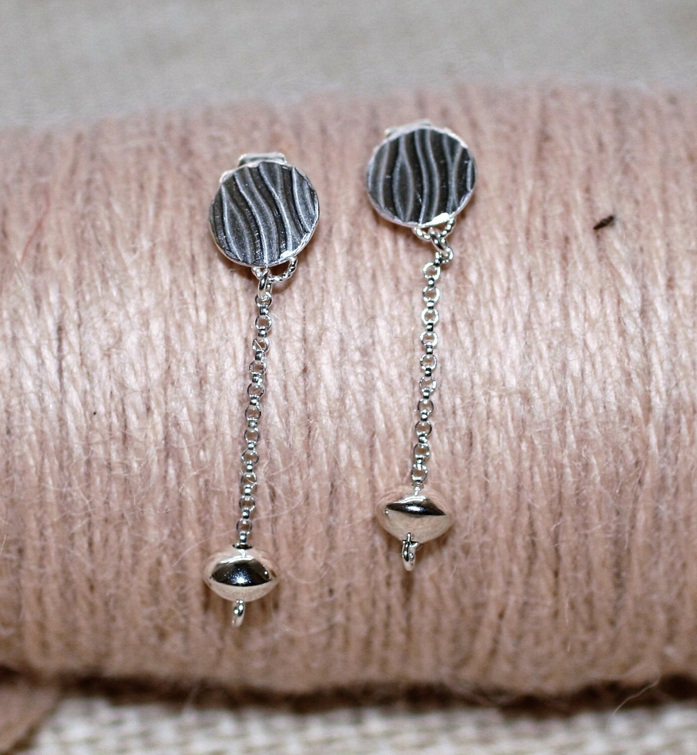 Handgemachte Sterling Silber Ohrringe Strukturiertes Ooak Design Handgemachte Sterling Silber Ohrringe Strukturiertes Ooak Design von DeDeMacDesigns