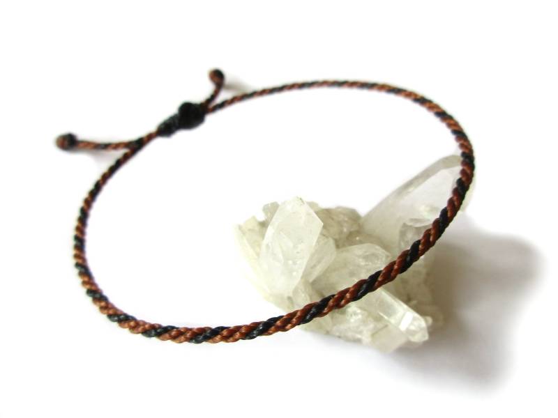 Seil Armband Braun & Schwarz | 2 Mm Dünnes Rundseil Geflochten Mit Wachsfaden Schiebeknoten Und Wasserdicht #bi15 von DeFilEnBracelet