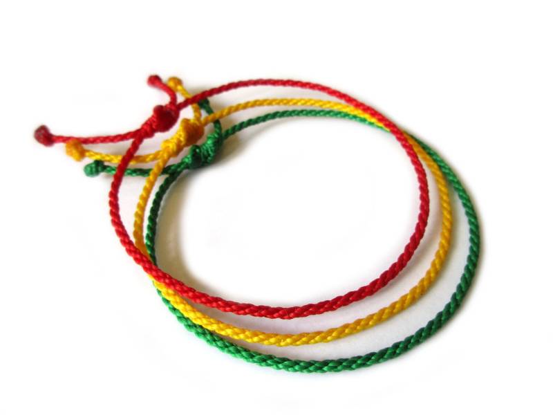 x3 Seil Armband Grün Gelb Rot | 2 Mm Dünnes Rundseil Geflochten Mit Wachsfaden Schiebeknoten Und Wasserdicht #x3E von DeFilEnBracelet