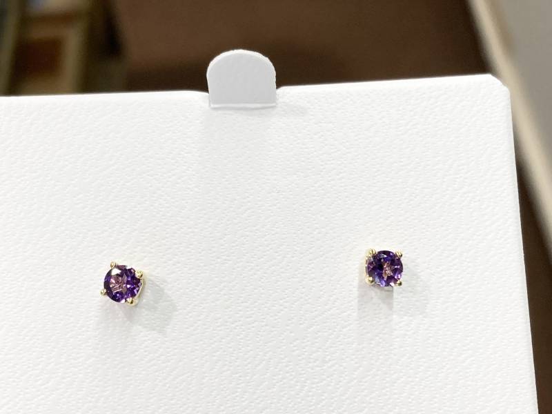 Amethyst 14K Yellow Gold Stud Ohrringe von DeGrandpreJewelers