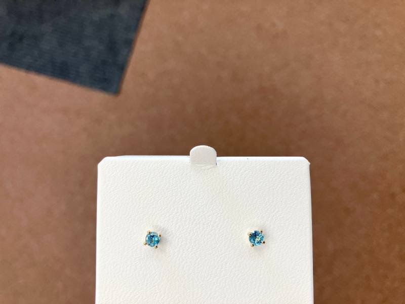 Blautopas 14 Karat Gelbgold 0.64 Ohrstecker von DeGrandpreJewelers