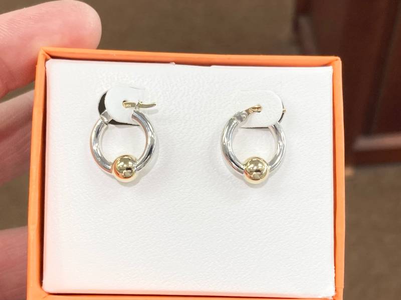 Cape Cod Gold Und Silver Hoop Ohrringe von DeGrandpreJewelers