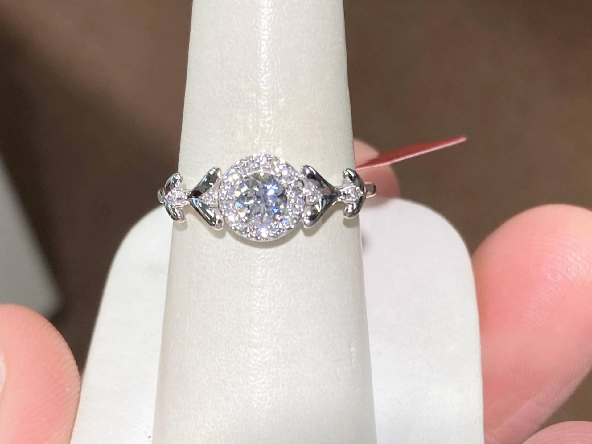 Diamant Halo Verlobungsring Weißgold von DeGrandpreJewelers