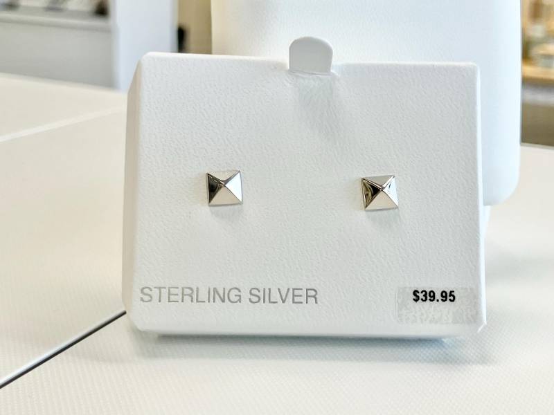 Silber Pyramide Post Ohrringe von DeGrandpreJewelers
