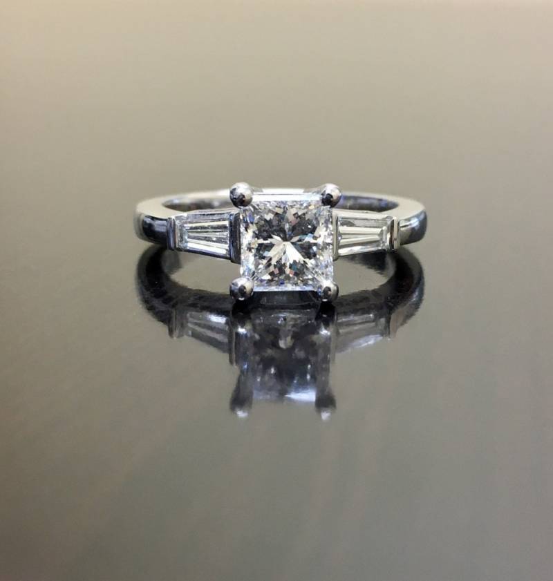 Drei Stein Platin Prinzessin Schnitt Diamant Verlobungsring - Art-Deco Ehering Princess Schliff Drei Diamantring von DeKaraDesigns