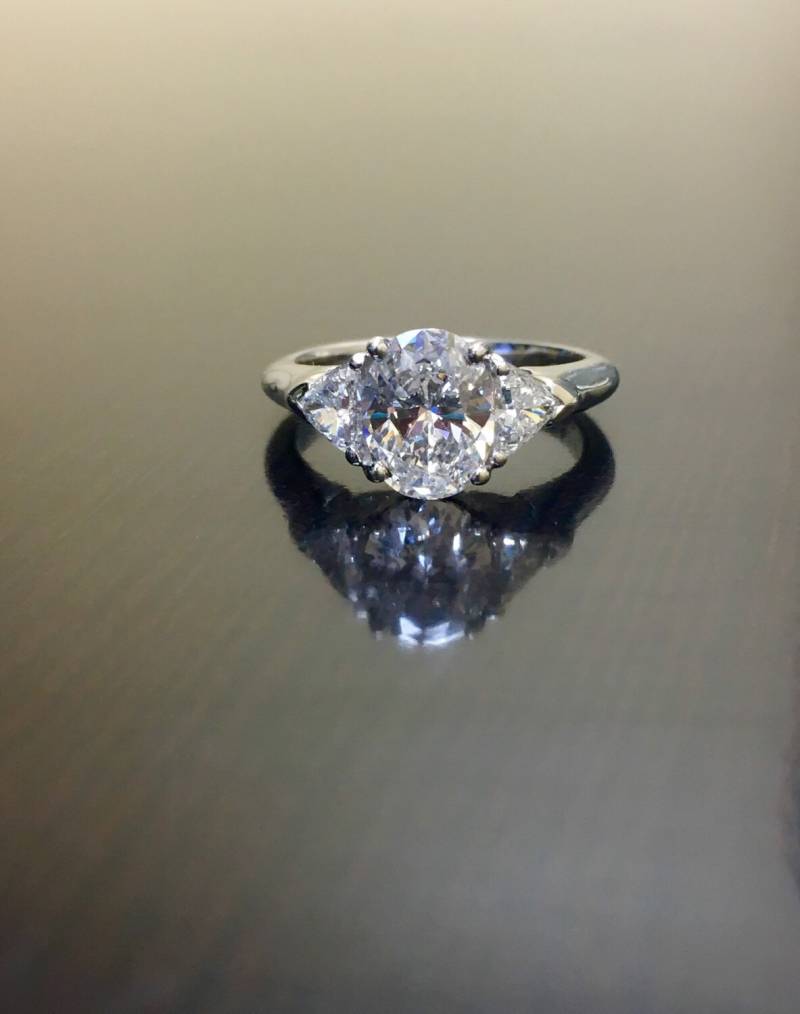 Platin Art-Deco-Ovaler Diamant-Verlobungsring - Art-Deco Ovaler Diamant Ehering Oval-Diamant-Ring Drei Stein Platinring von DeKaraDesigns