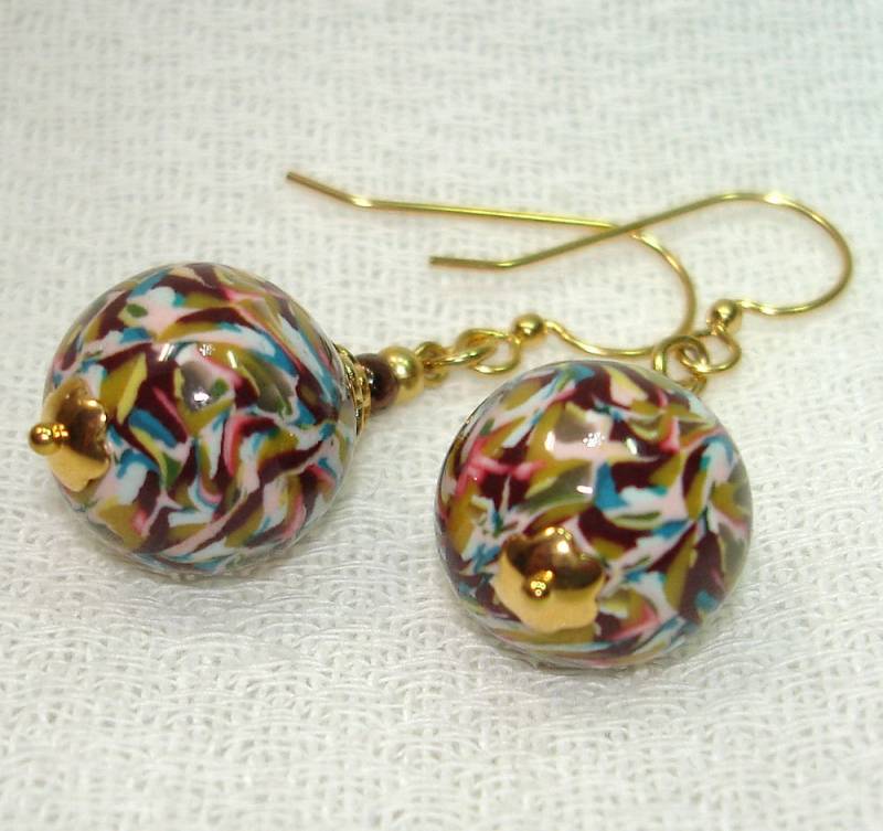 Tragbare Kunst Handgemachte Polymer Clay Perlenohrringe - Perlensalat in Gold Ooak Kostenloser Versand Den Usa Tragbare Kunst Handgemachte Polymer Clay Perlenohrringe - Perlensalat in Gold Ooak Kostenloser Versand Den Usa von DeLacyDesigns
