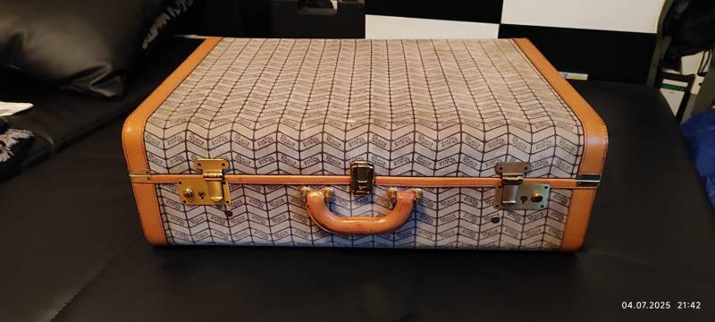 Vintage Set Reisekoffer Mit Passender Geldbörse von DeLang007