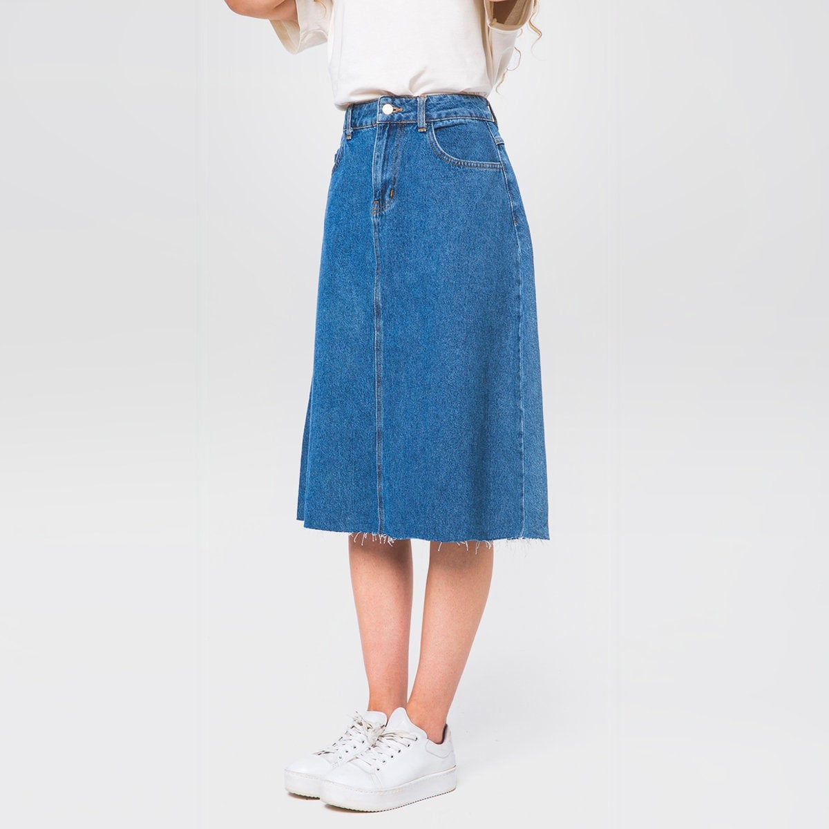 Campine Medium Wash Denim Midi Rock Benutzerdefinierte Länge Weicher Knielanger Bescheidener Mit Taschen Sommer von DeMimJeansAndGifts