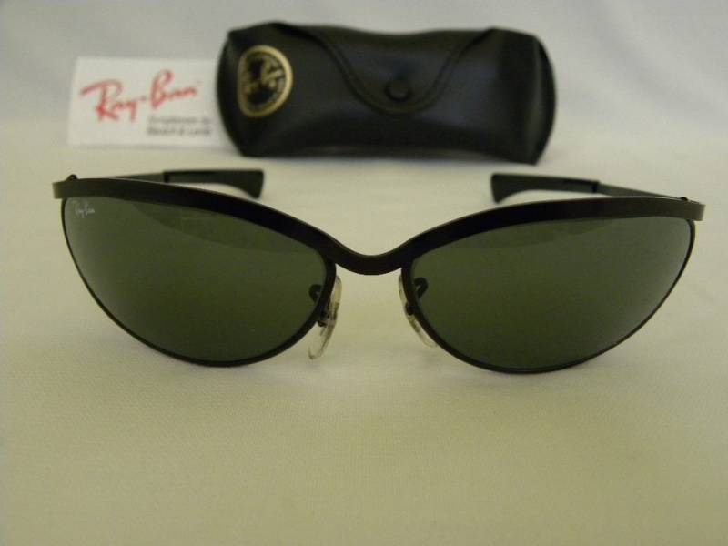 Neue Vintage B & L Ray Ban Olympian V Deluxe Schwarz Oval W1981 Predator Sonnenbrille Usa von DeRoom