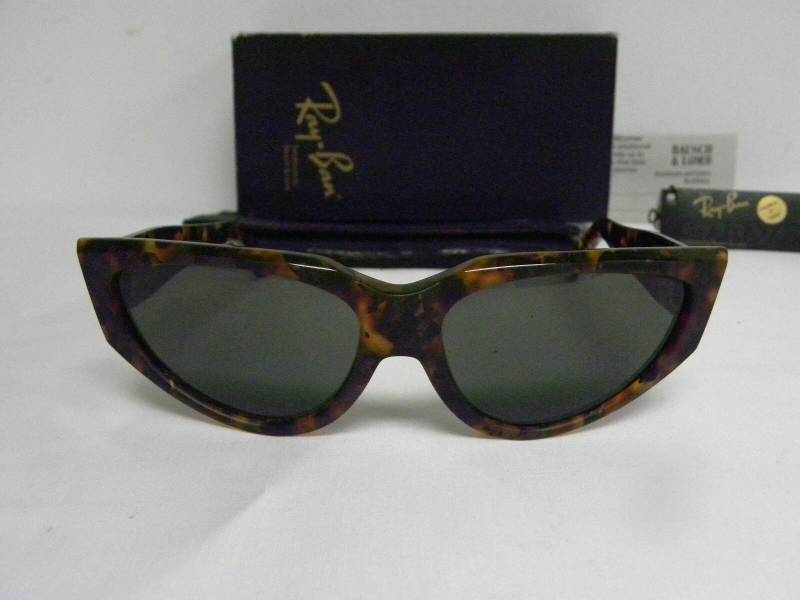 New Vintage B & L Ray Ban Onyx Style 4 Gold Tortoise W0804 Cat Eye Sunglasses Nos New Vintage B & L Ray Ban Onyx Style 4 Gold Tortoise W0804 Cat Eye Sunglasses Nos von DeRoom