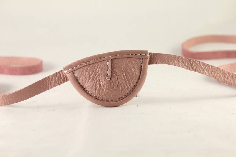 Slim, Pink, Concave - Leder Augenklappe von DeSantisLeatherGoods