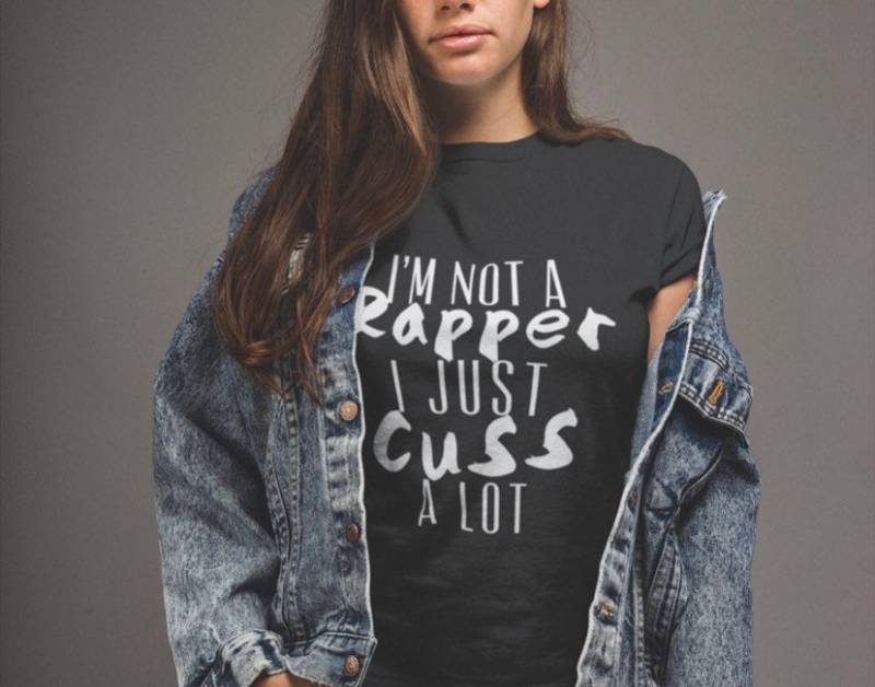 Ich Bin Kein Rapper, Die Ich Gerade Viel Fluchen Kurze Ärmel T Shirt Oder Sweatshirt von DeVuTees