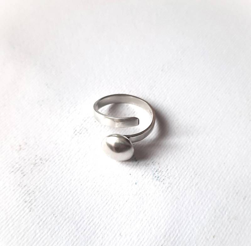 Dot Ring Solitär in Silber Verstellbarer Ring, Offener Mit Kugel Dot Ring Solitär in Silber Verstellbarer Ring, Offener Mit Kugel von DeaAnastasiaDedonaki
