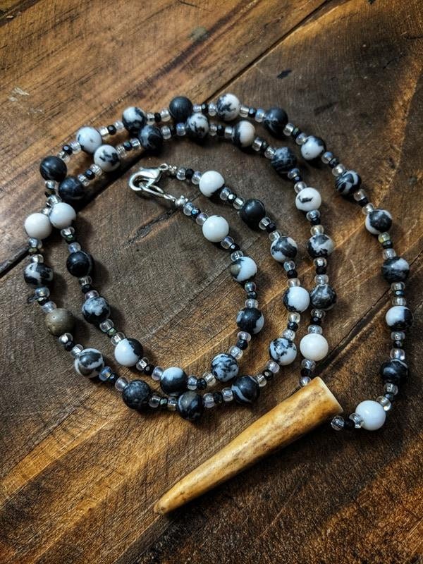 Marmor-Perlen - Schwarz Und Weiß Geweih Halskette Schmuck Deadgorgeousdesign Marmor-Perlen - Schwarz Und Weiß Geweih Halskette Schmuck Deadgorgeousdesign von DeadGorgeousDesign