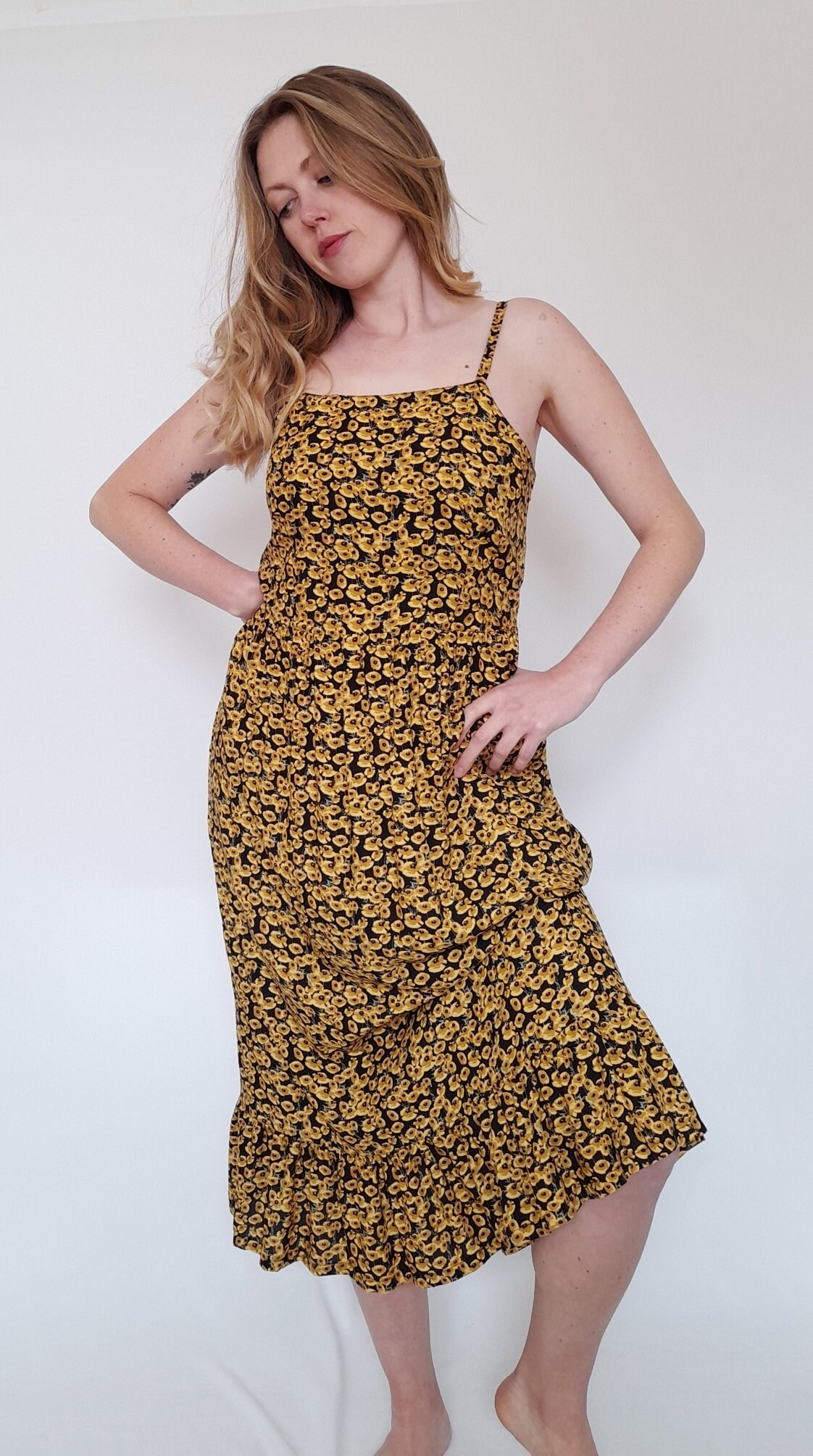 Das Fuji Kleid, Aus Deadstock Stoff, Nachhaltige Damenmode, Gelbes Mohn Sommerkleid von DeadstockStudiosUK
