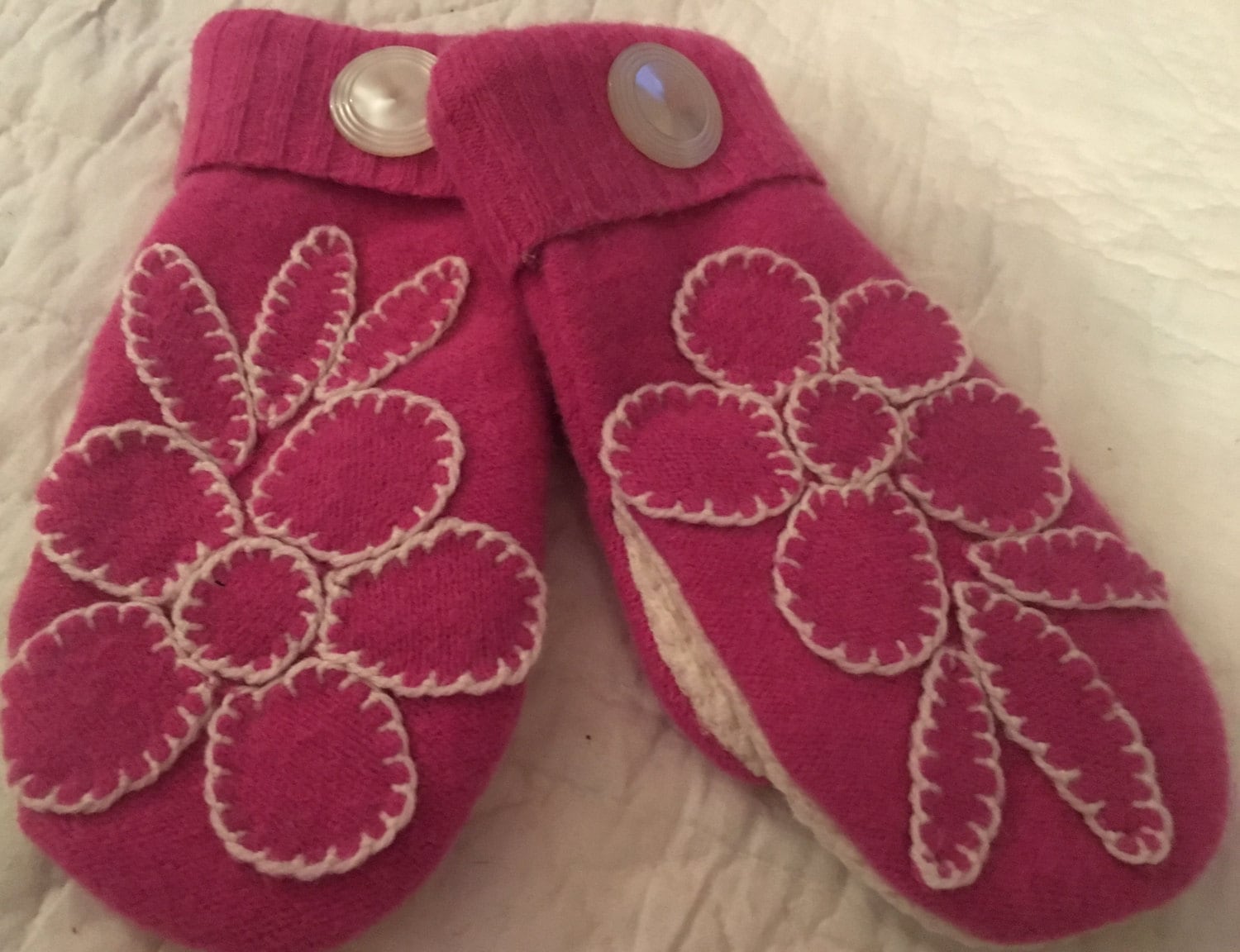 Süße Rosa Filzwolle Handbestickt Mit Vlies Gefüttert Größe Small von DeannesOriginals