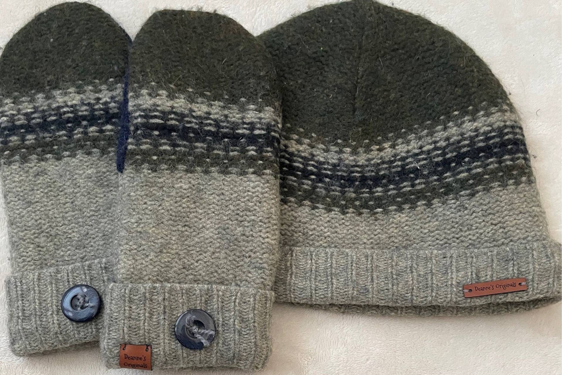 Cc13 Größe Extra Kleine Gefilzte Fäustlinge Und Mütze Aus Wolle Gefüttert Mit Fleece von DeannesOriginals