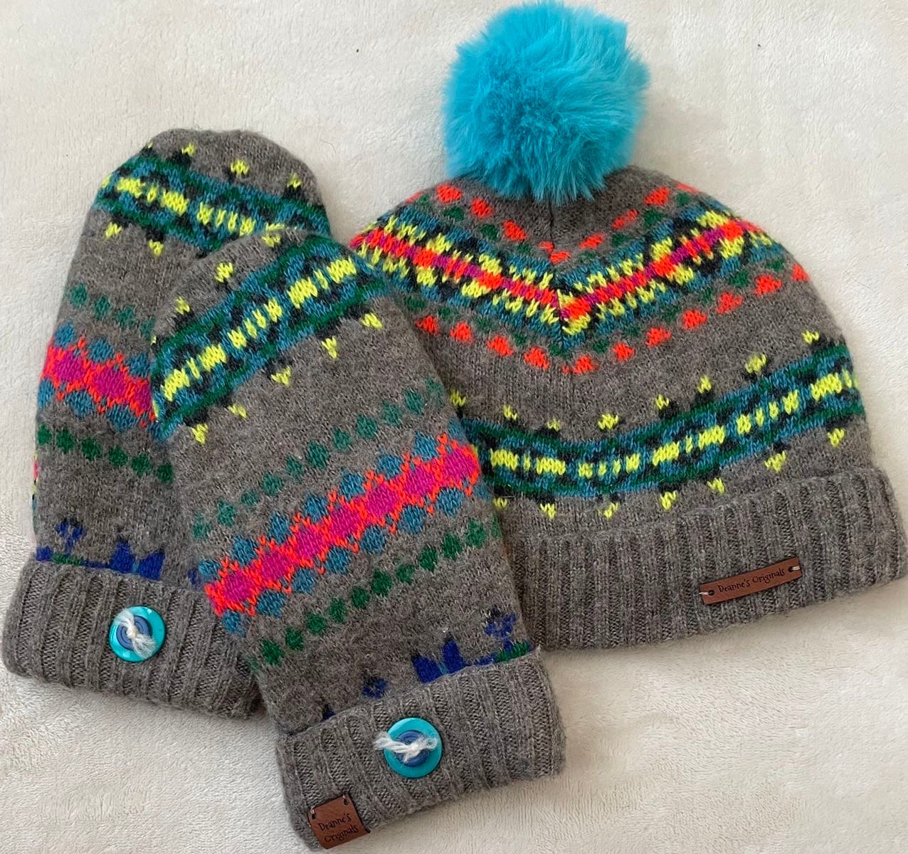 D16 Bunte Gefilzte Wolle Mütze Und Fäustlinge Im Set Größe Small von DeannesOriginals