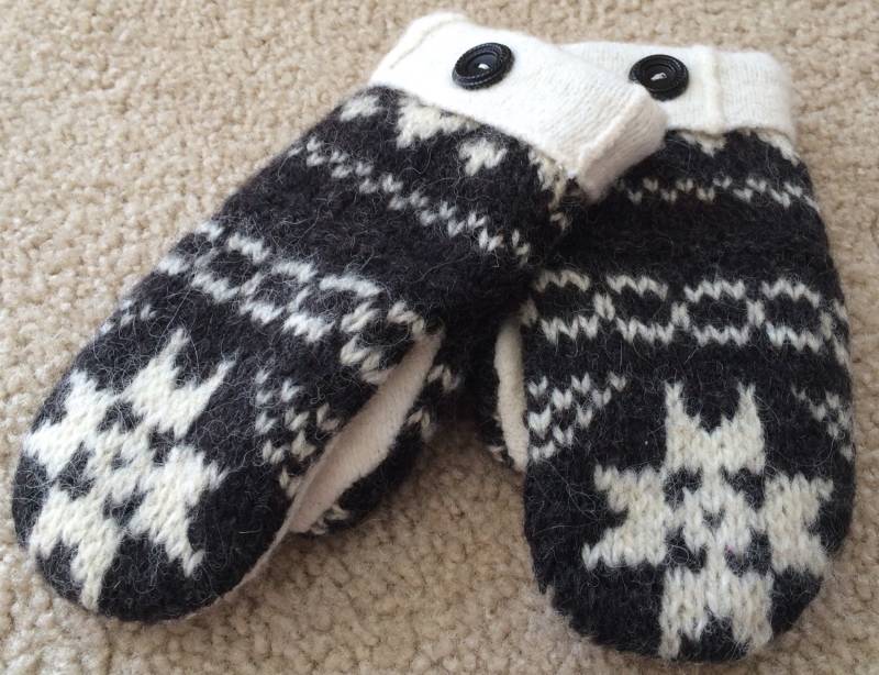 Gefilzte Kinder Handschuhe Schwarz & Cremefarbenes Fleece Gefüttert | Größe 4/6 von DeannesOriginals