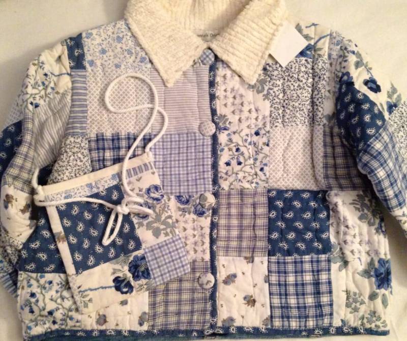 Handgemachte Mädchen Steppjacke | Größe 10-12 - Blau Creme Patchwork, Chenillekragen von DeannesOriginals