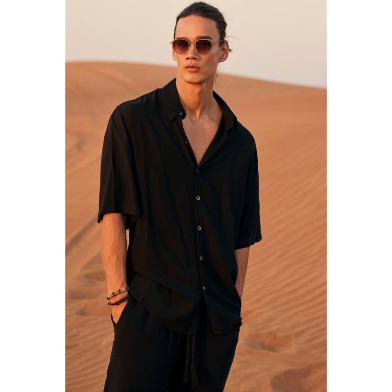 Schwarzes Oversize Viskose Hemd Kurzarm Herren Minimalistisch von DearDeerMenswear