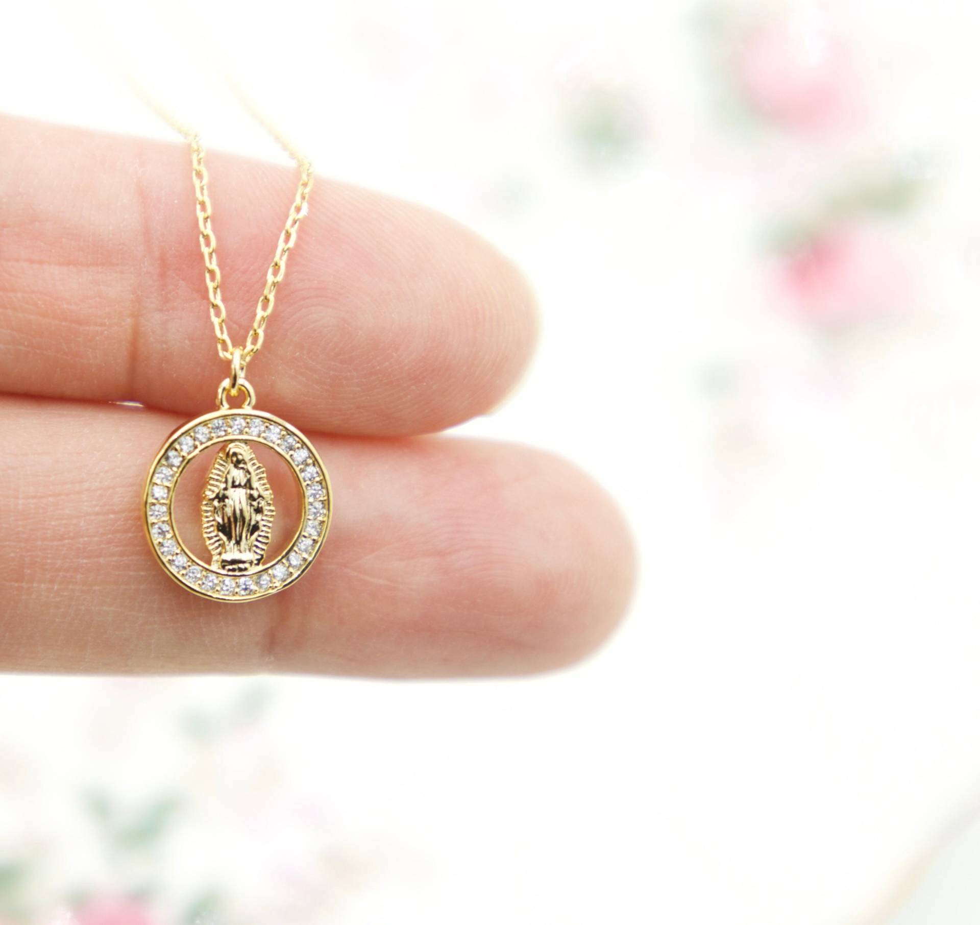Gold Jungfrau Von Guadalupe Halskette Cz-Rechteck Geformt-Unsere Liebe Frau Guadalupe-Jungfrau Maria Silber-Religiöses Geschenk-Geburtstag Gold Jungfrau Von Guadalupe Halskette Cz-Rechteck Geformt-Unsere Liebe Frau Guadalupe-Jungfrau Maria Silber-Religiöses Geschenk-Geburtstag von DearMia